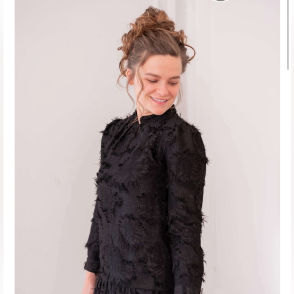 Black Dainty Jewells